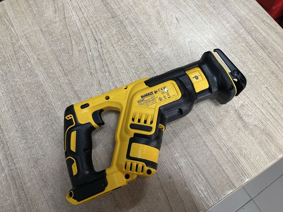 Dewalt DCS367 / безщіткова шабельна пила Девольт