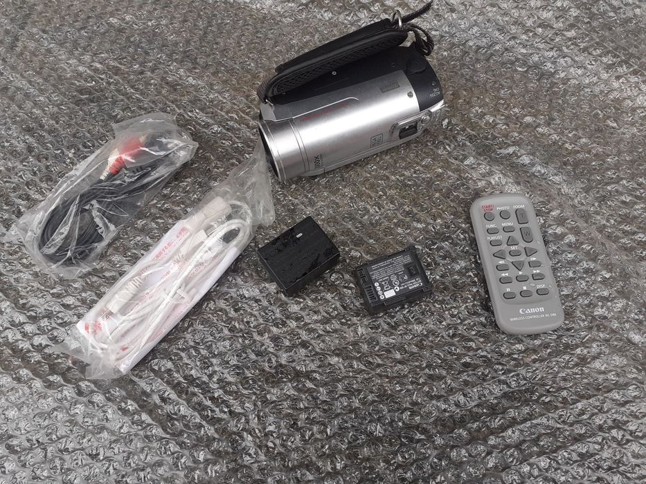 Câmara Canon fs100 e baterias