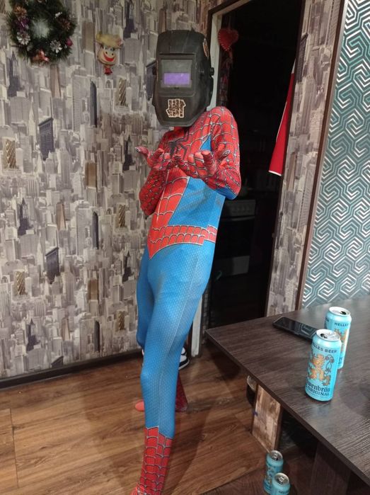 Костюм человек паук.