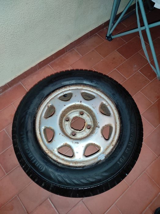 Pneu/roda nunca usado.