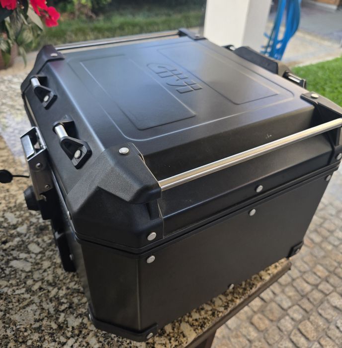 Givi Trekker Outback 42L Black Line + encosto incluído