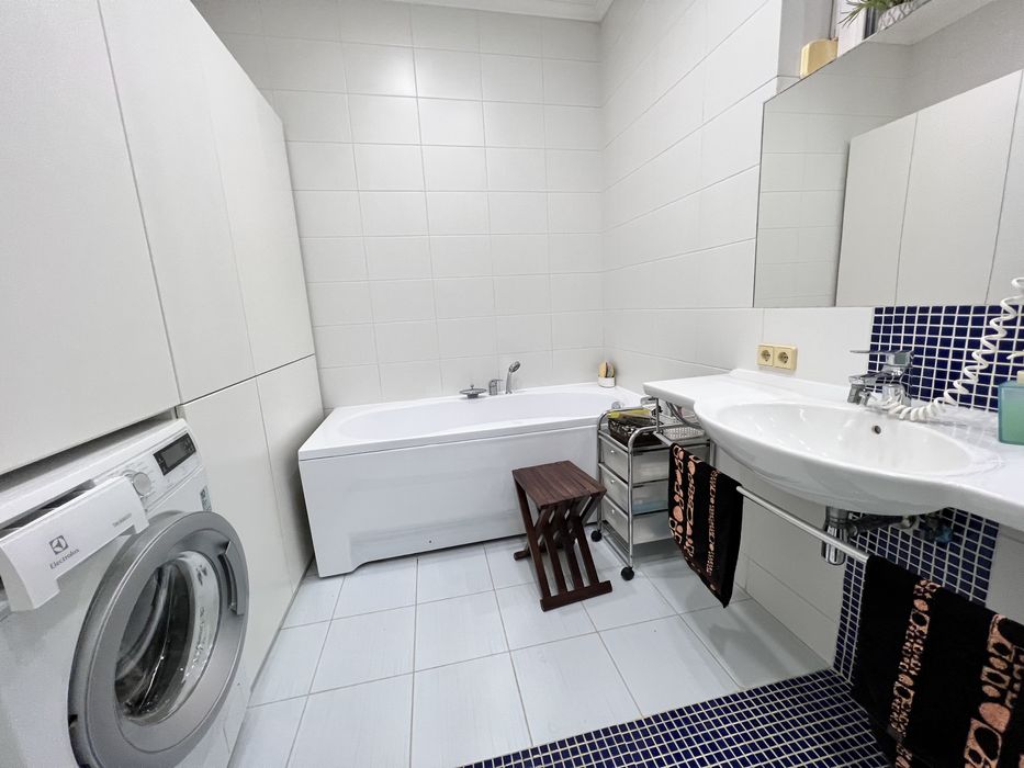 Продаж будинку  з басейном в місті Буча