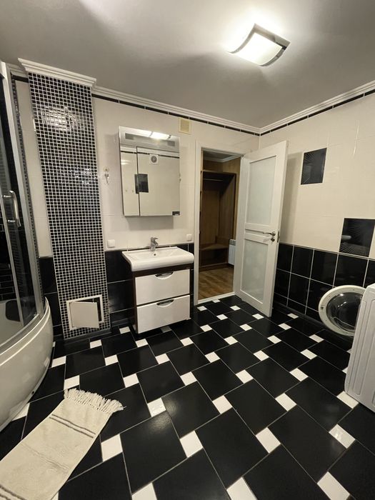 Вільна !оренда 2 кмн квартири площа 700-річчя