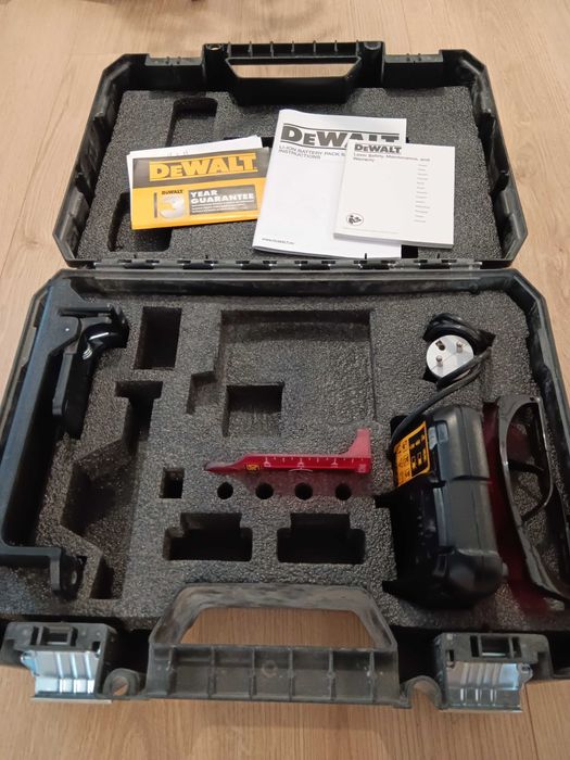 Laser DeWalt DCE0811R czerwony