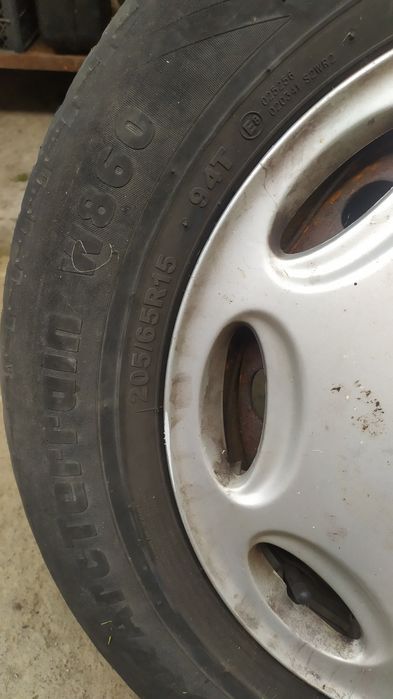 Продам шини з дисками 205/65/r15