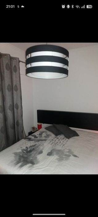 Cama com cabeceira