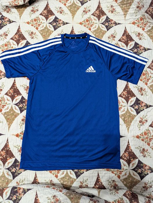 Мужская футболка Adidas, размер S, 2022 год