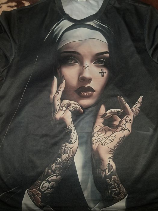 Футболка женская  2-3 раза одевали!