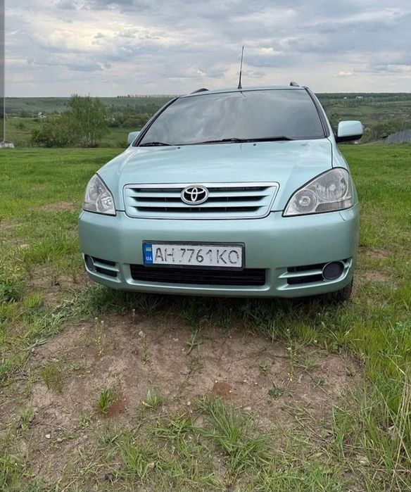 Toyota avensis verso. Мінівен тоета авенсіс версо
