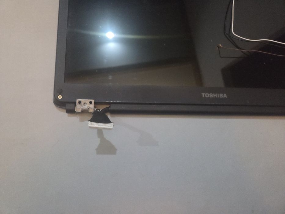 Sprzedam calą klapę Matrycy do laptopa Toshiba satellite pro a100