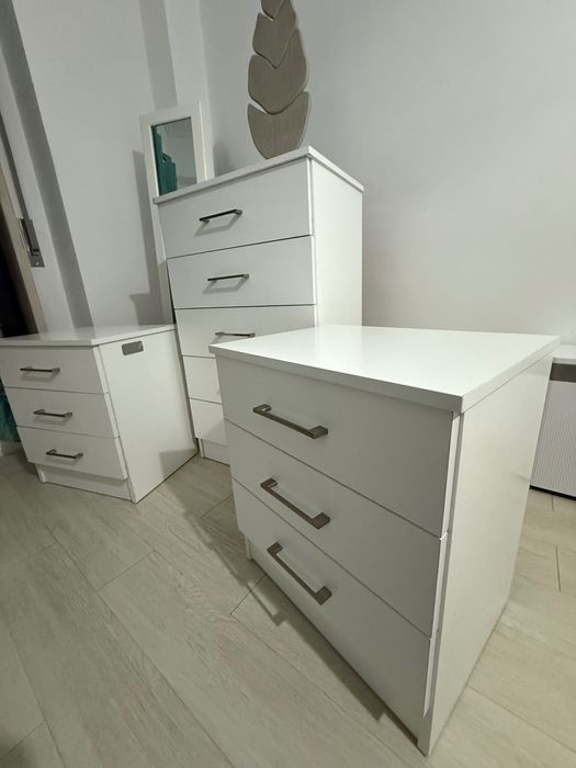 Conjunto mesas de cabeceira e cómoda