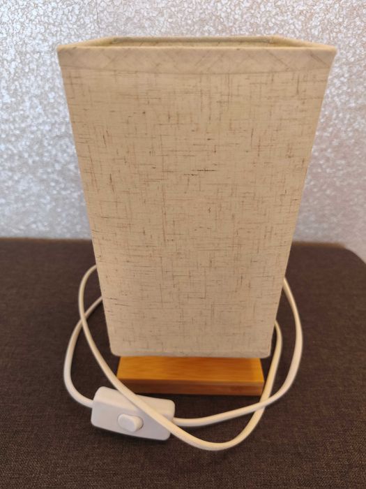 Lampa na szafkę nocną