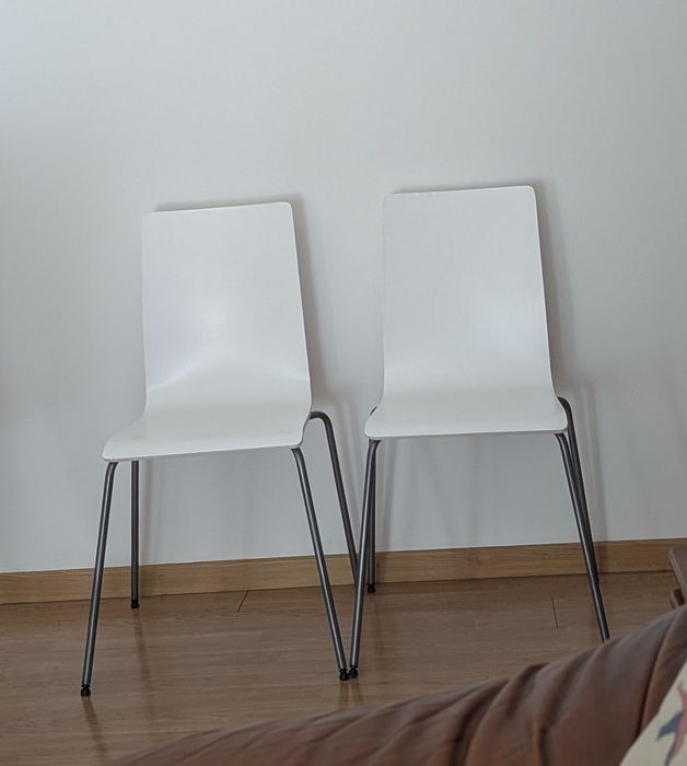 cadeiras IKEA brancas