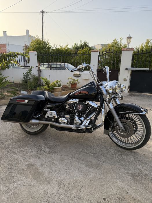 Harley-Davidson Road King 2001 estilo Chicano/Bagger.