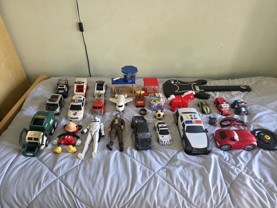 Vendo brinquedos menino