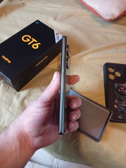 Realme GT 6  ... 8 /256