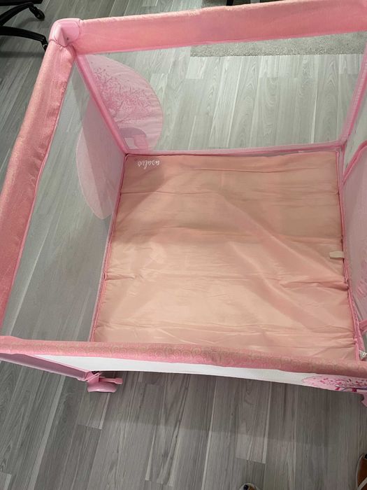 Parque de Bebé Rosa em Excelente Estado