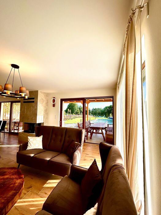 Villa Bajeczne Mazury z basenem i linią brzegową