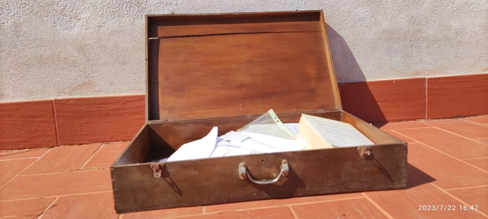 Mala de madeira antiga funcional