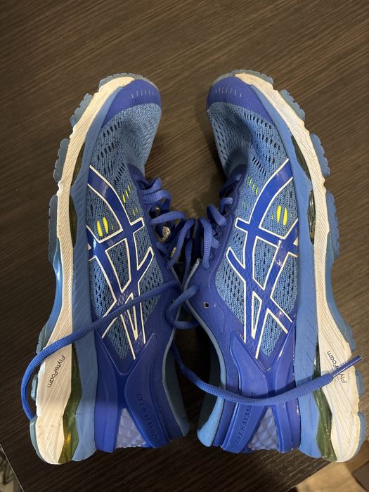 Кросівки asics для бігу!