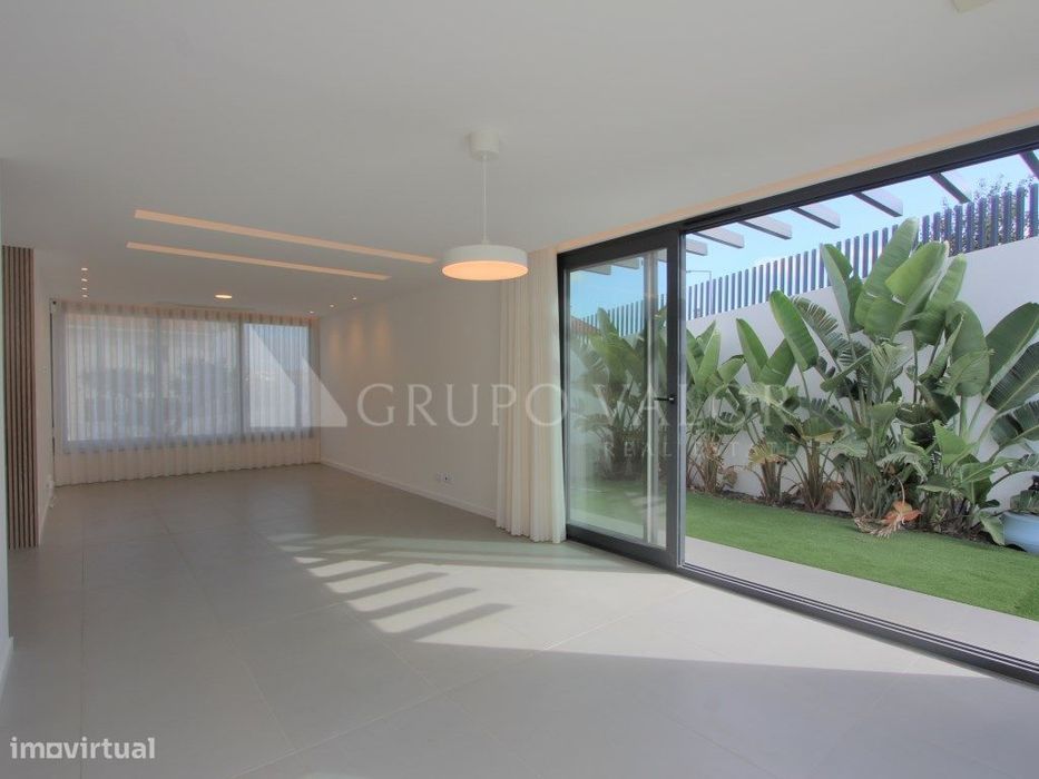 Moradia T4 com Piscina - Funchalinho