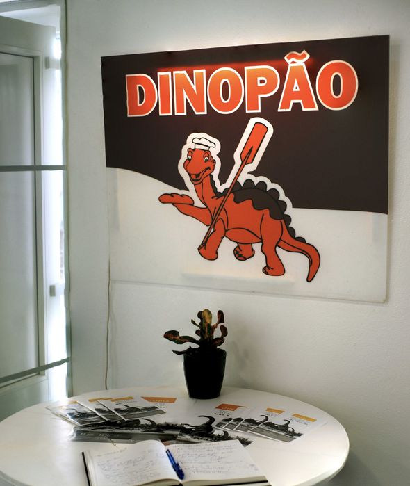 Placard "Dinopão", pastelaria histórica da Lourinhã, peça única