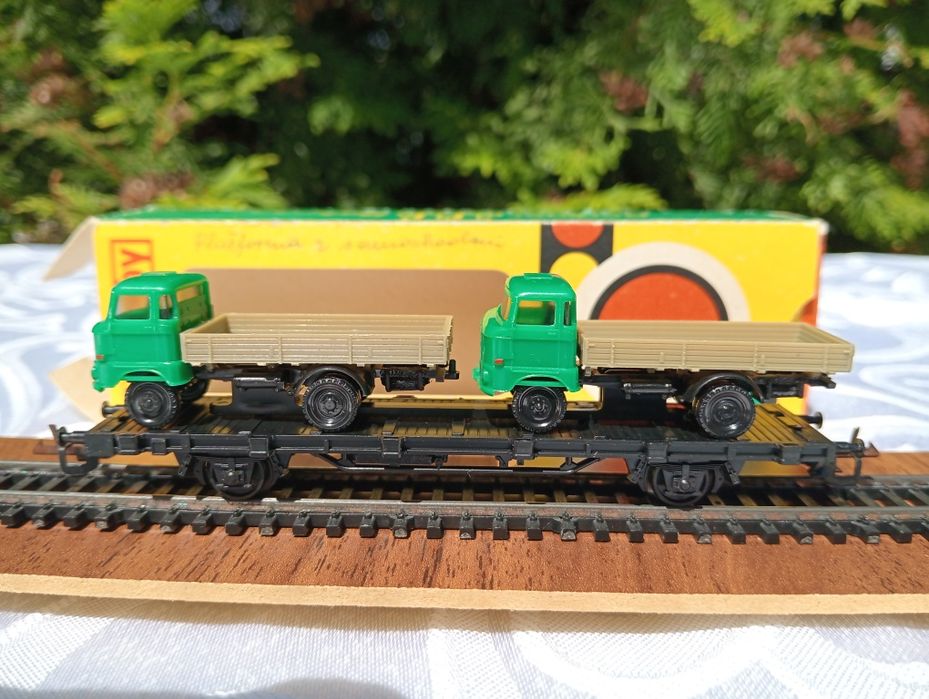 Kolejka TT - wagon z samochodami IFA BTTB Piko zeuke.