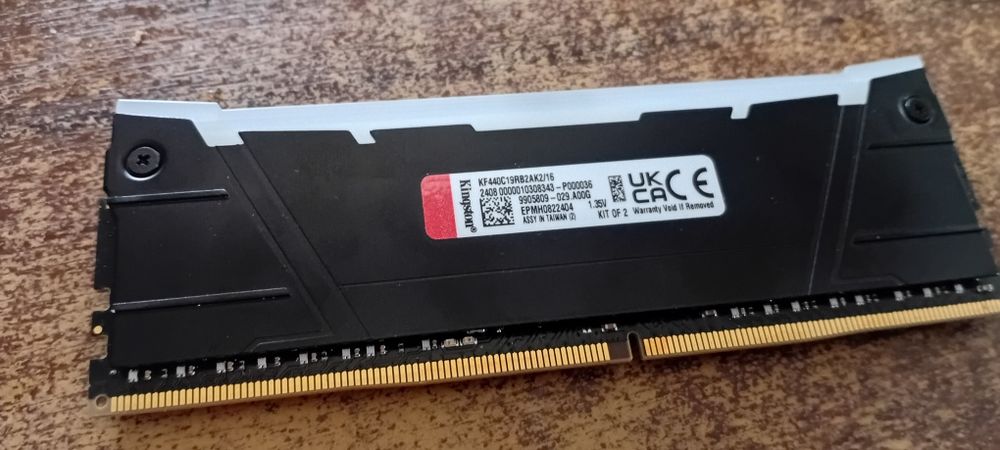 Оперативная память ОЗУ Kingston FURY renegade 1x8GB RGB