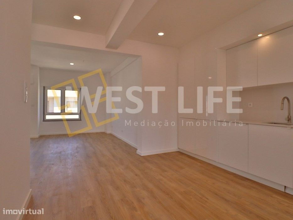 Apartamento T2+1 Totalmente Remodelado com VISTA MAR - a apenas 3 m...