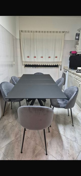 Vendo mesa de vidro , mais 6 cadeiras