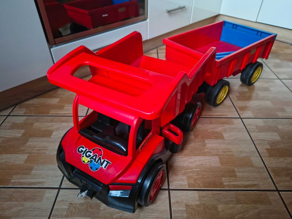 Auto z przyczepą gigant WADER