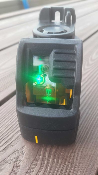 Laser krzyżowy DeWalt DW088CG wiązka zielona
