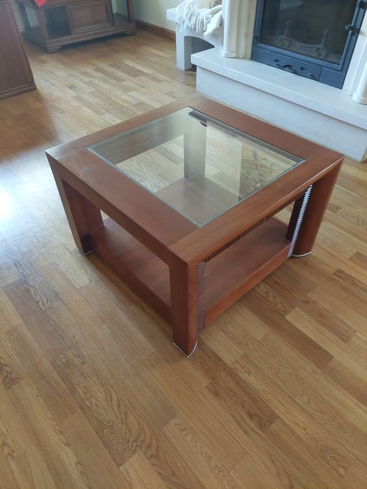 Mesa de café com tampo de vidro