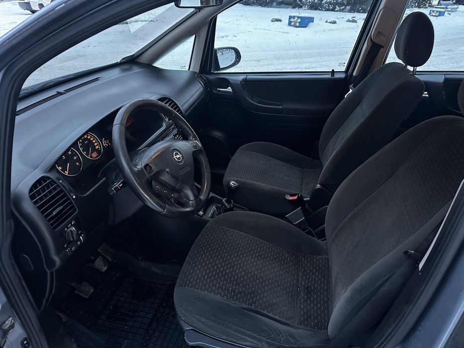 Свіжопригнана Опель Зафіра 1.8ГАЗ-БЕНЗИН  не розмитнена вже в Києві