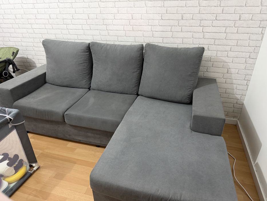 Sofá 3 lugares, excelente preço.