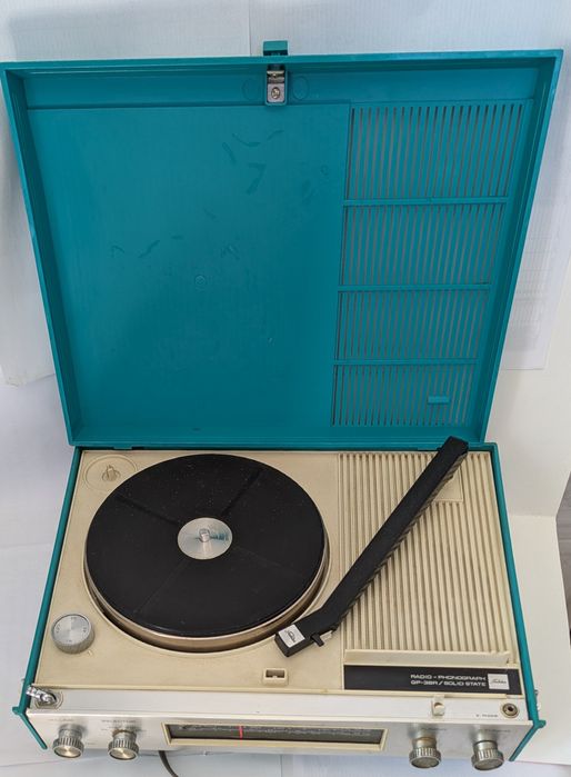 Radio Phonograph Toshiba portable Modelo GP 38R