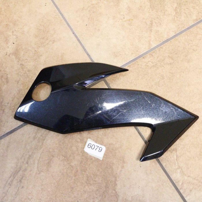 6079 Honda CB125F / CB125 F 61302-KPN-A700 osłona prawa przednia