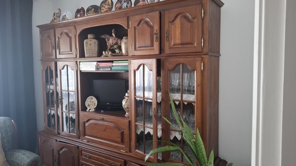 Sala completa em madeira maciça