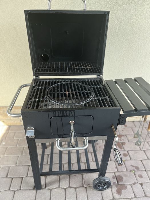 Gril węglowy z półką