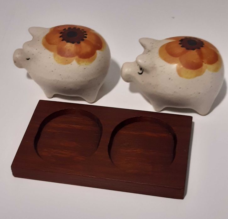 Antigo e curioso Saleiro e Pimenteiro