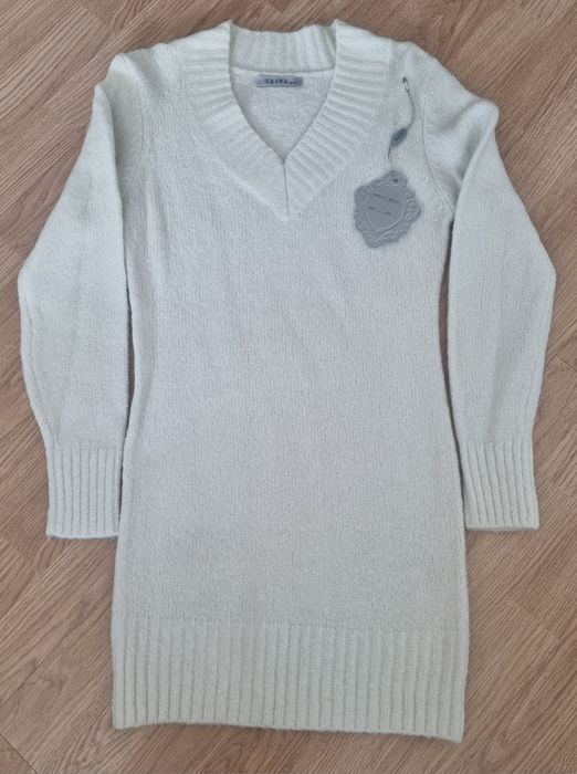 Vestido de malha, branco com apontamentos brilhantes, comprido. S/M