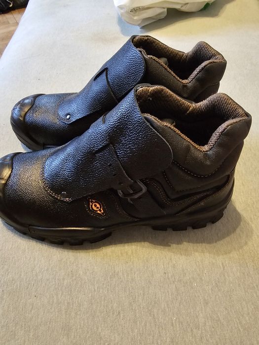 Sprzedam nowe buty robocze