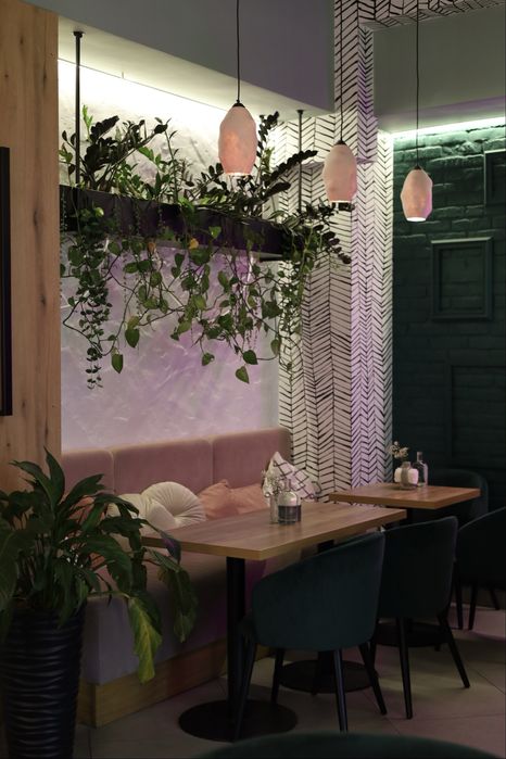 Продам кафе кондитерську у центрі міста