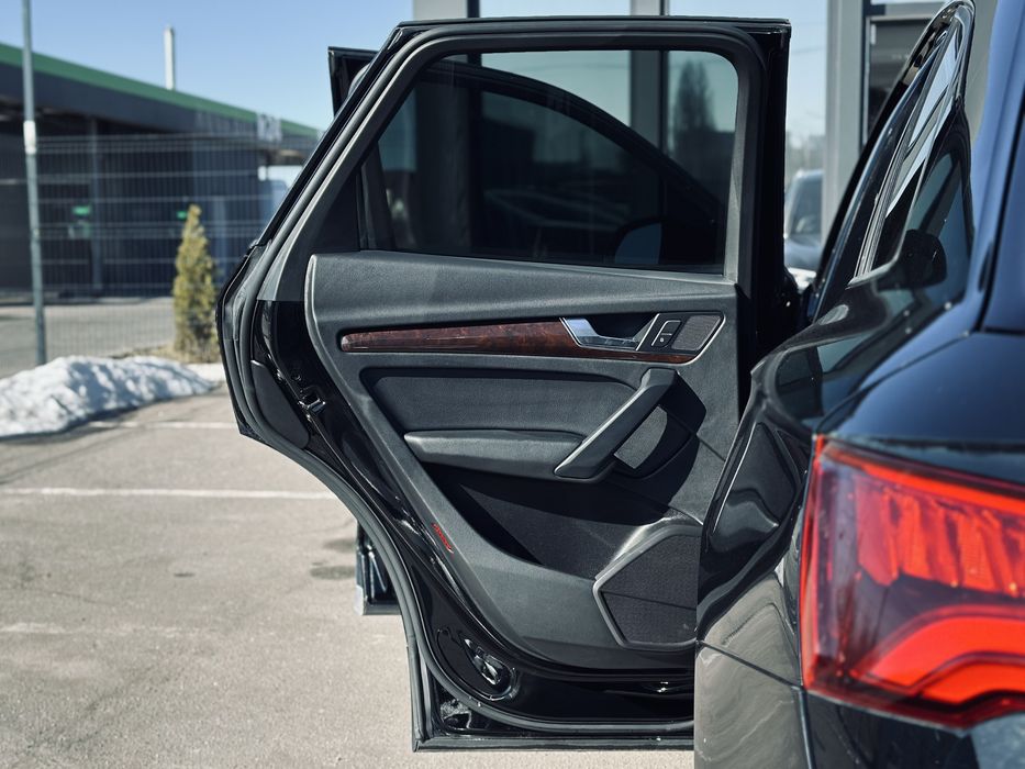 Audi Q5 2018 VIN WA1ANAFY0J2168620 фото оголошення 10 з 24