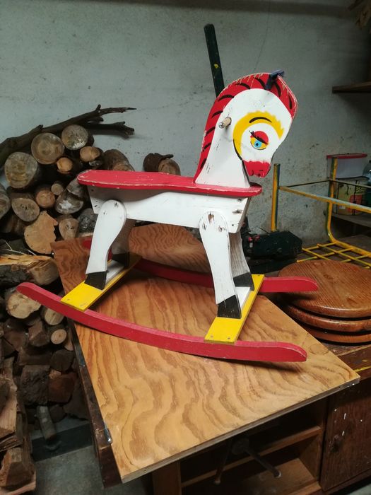 Cavalo baloiço antigo