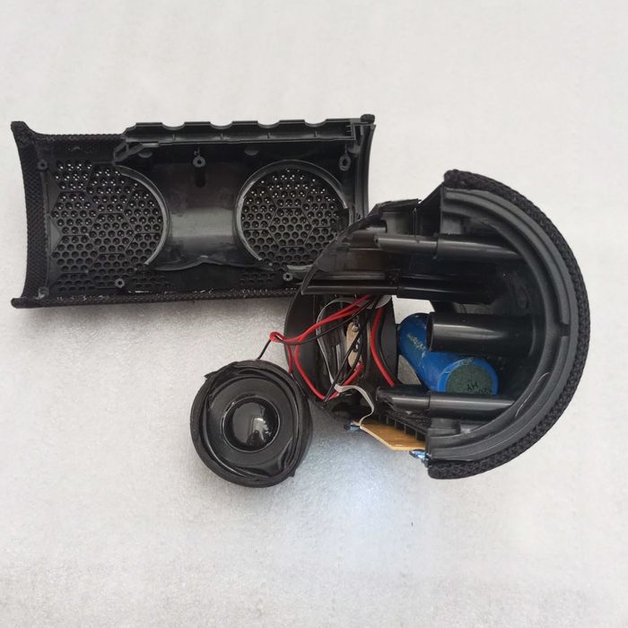 Bluetooth колонка . Разбитая /на запчасти /рабочая