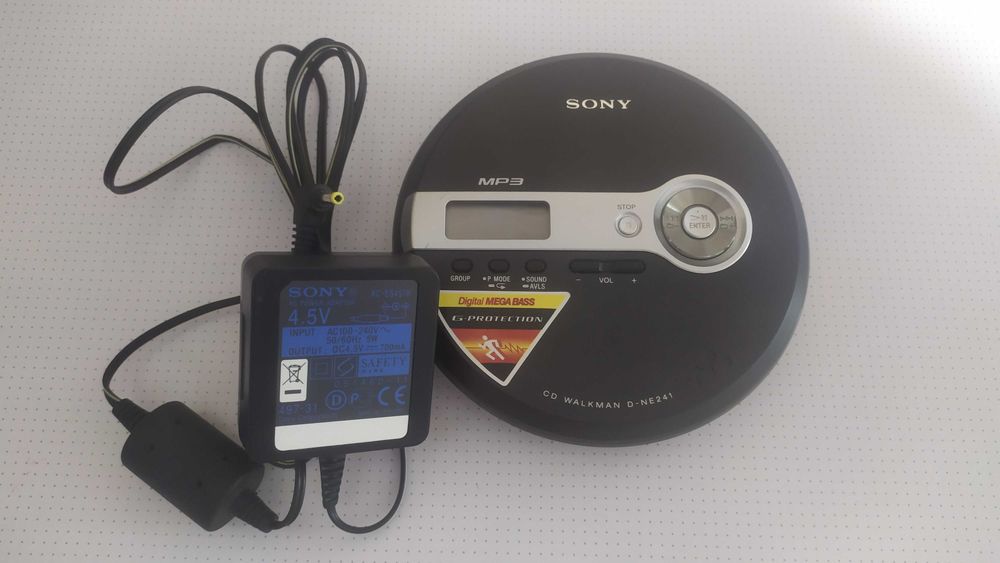 Портативный CD-плеер SONY Walkman D-NE241.