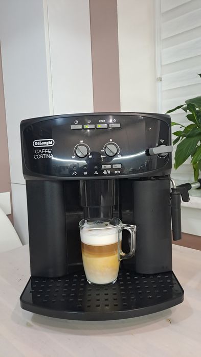 Кавомашина Delonghi Caffe Cortina.