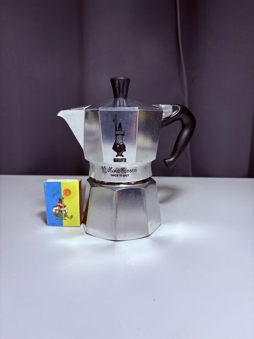 Продаётся гейзерная кофеварка Bialetti Moka Express 130мл