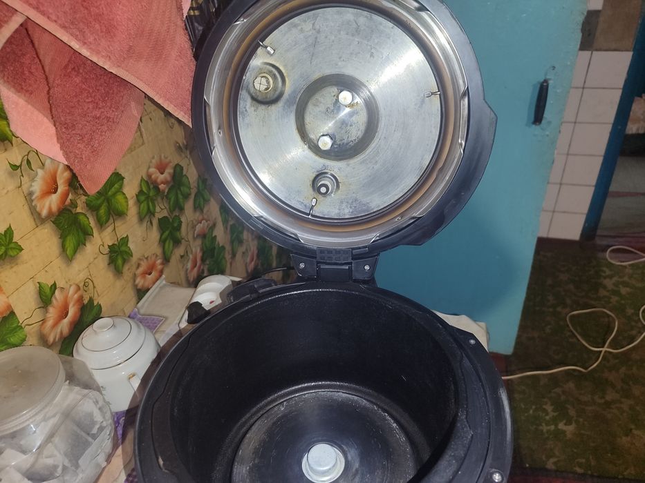 Мультиварка Редмонт.